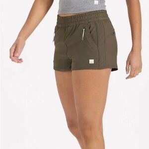 Vuori Dash short (small)